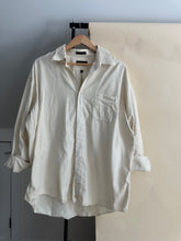 Load image into Gallery viewer, Vintage Softened Cotton Buttondown