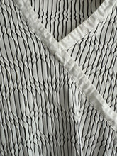 Load image into Gallery viewer, Pleated Collared Blouse