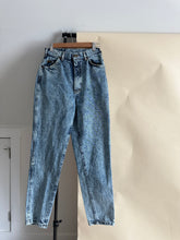 Load image into Gallery viewer, Vintage Acid Wash Denim (Sized 26.5&quot; Waist)