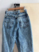 Load image into Gallery viewer, Vintage Acid Wash Denim (Sized 26.5&quot; Waist)