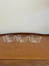 Load image into Gallery viewer, 3 Vintage Pyrex Bowls