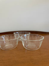 Load image into Gallery viewer, 3 Vintage Pyrex Bowls